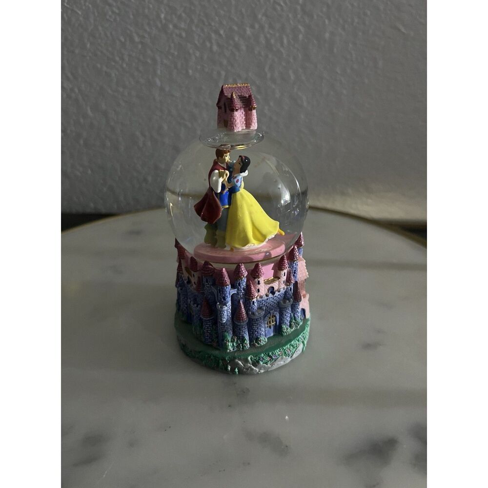 Disney Store Snow Globe Snow White And Prince Castle Dancing Spinning